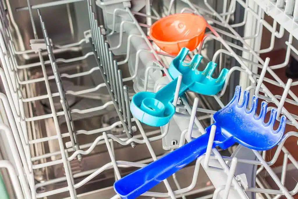 Unusual Dishwasher Cleaning Tips From Your Local Plumber - Tioga Contractors