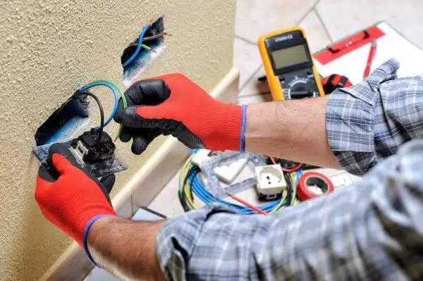 7 Essential Qualities of a Reliable Electrician Service in Hurst